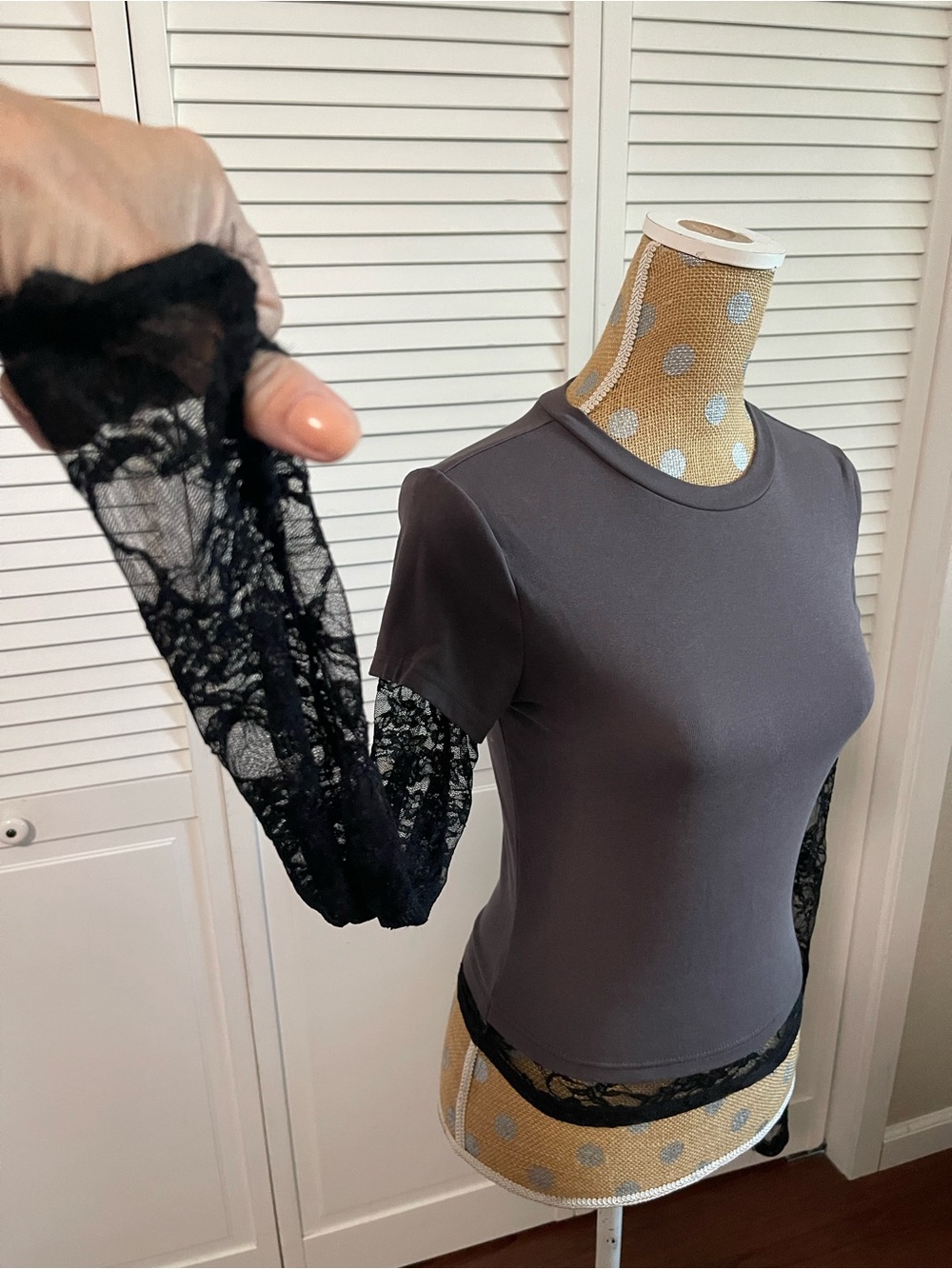 EDIKTED Layered Lace Long Sleeve T-Shirt Black Lace Gray Top Sz S - Picture 7 of 11